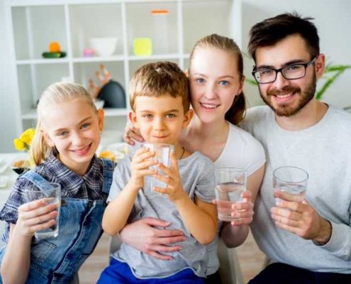 Website - HomePage - Family Drinking Water